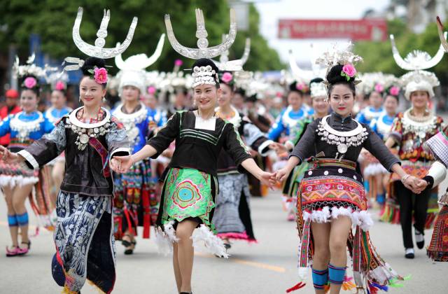 丹寨最新招工现象,影响与观点探讨