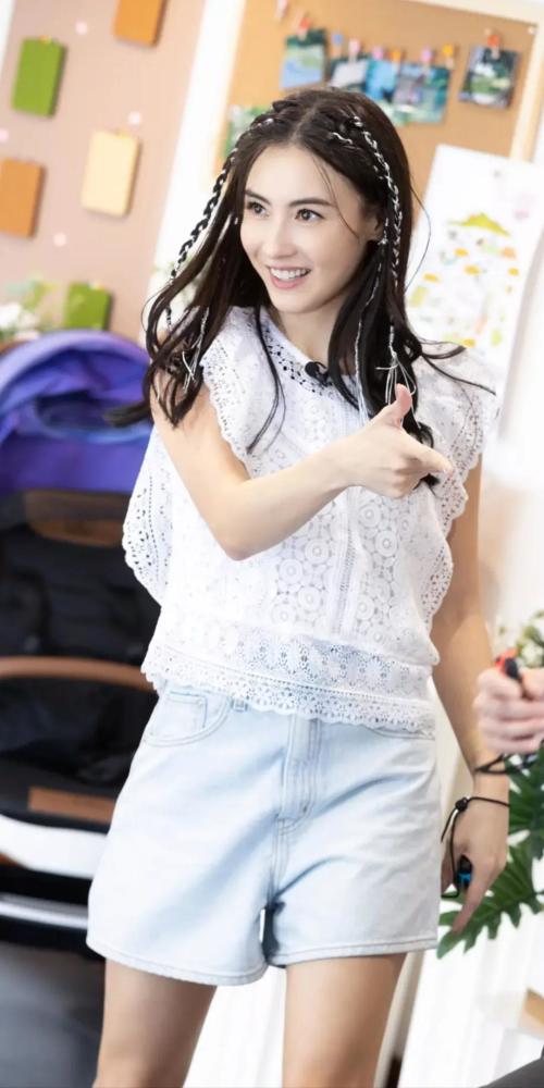 张柏芝拥抱自然,寻找内心宁静之旅的最新形象