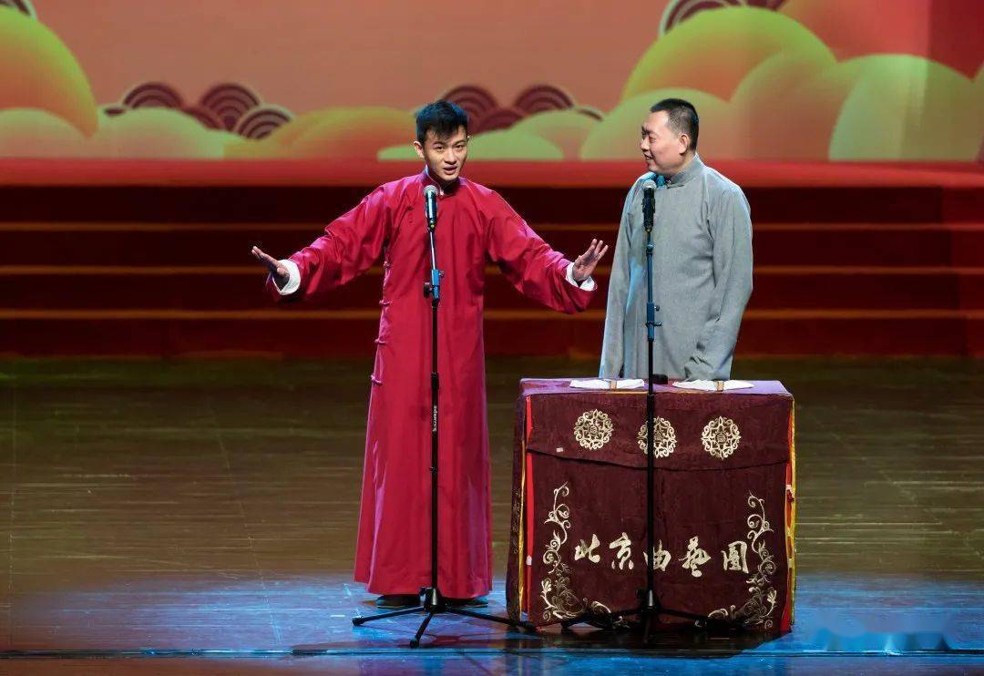 相声最新作品,笑迎人生,自信启航之旅