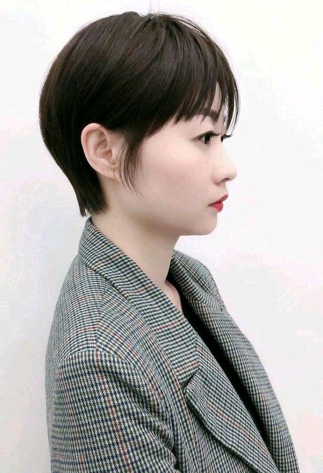 最新短发型图片，探索变化之美，自信与成就感的旅程