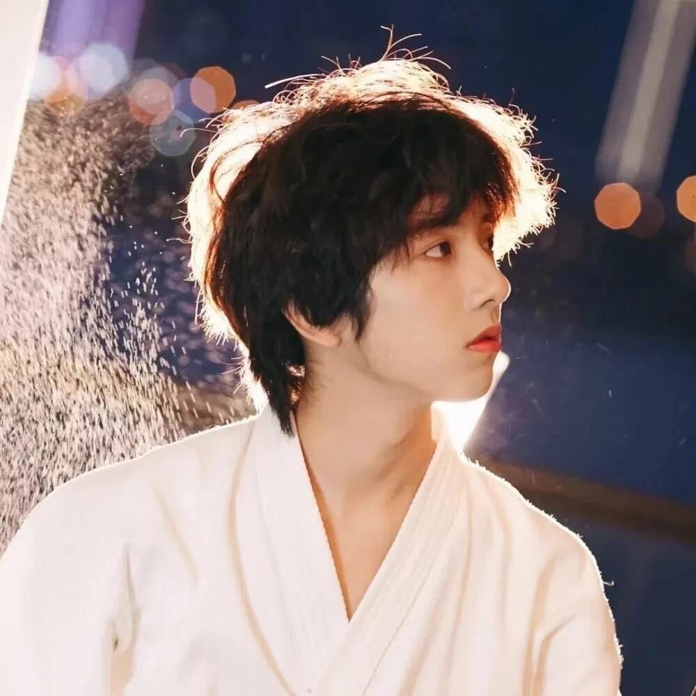 时尚潮流下的个性表达,最新单人情头精选