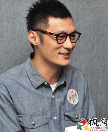 余文乐卷发新风尚，科技重塑魅力，时尚潮流引领者