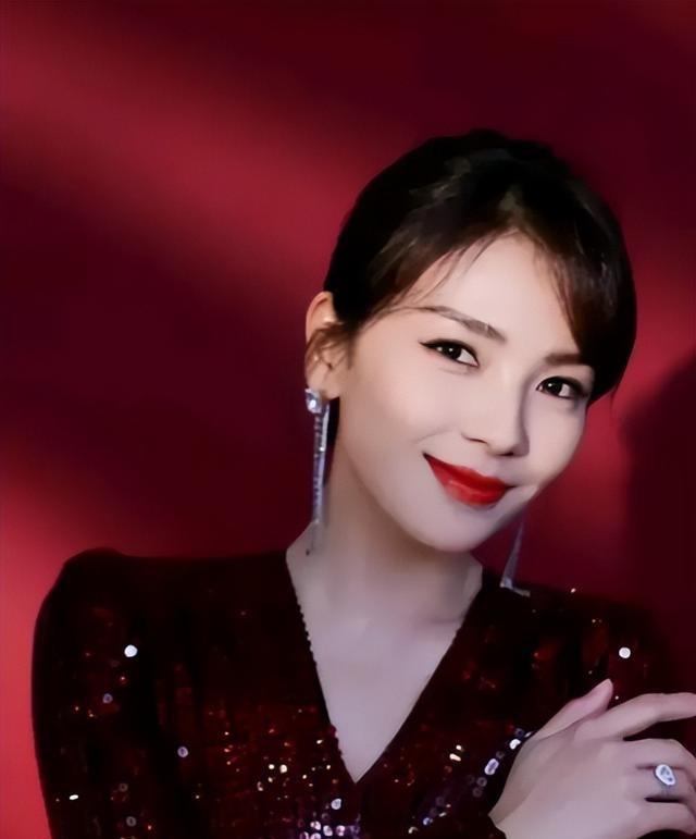 周迅2024最新动态揭秘,事业发展多维视角观察