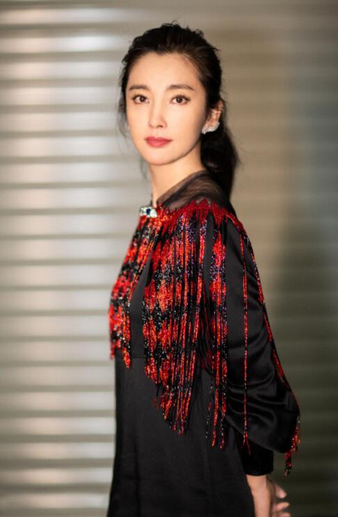 最新短丝袜视频,最新短丝袜视频,小巷深处的时尚秘境