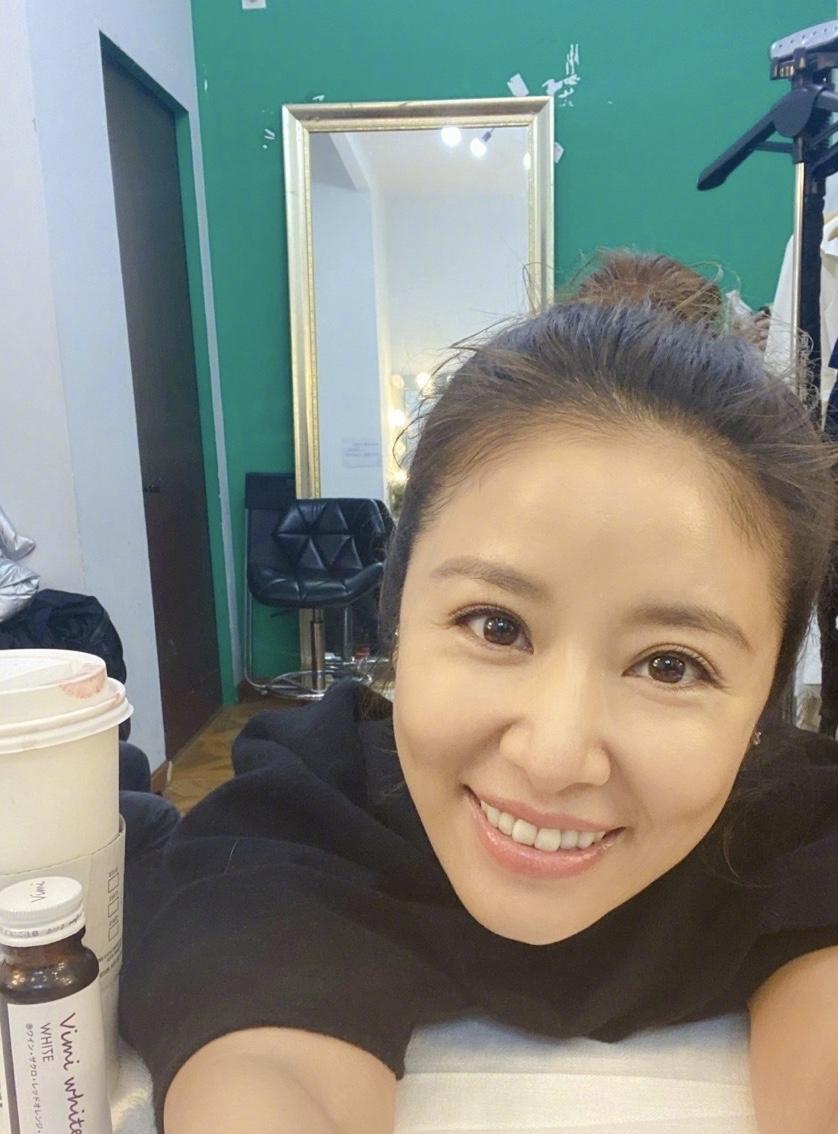 林心如最新照片曝光,日常小确幸与友情的美好瞬间