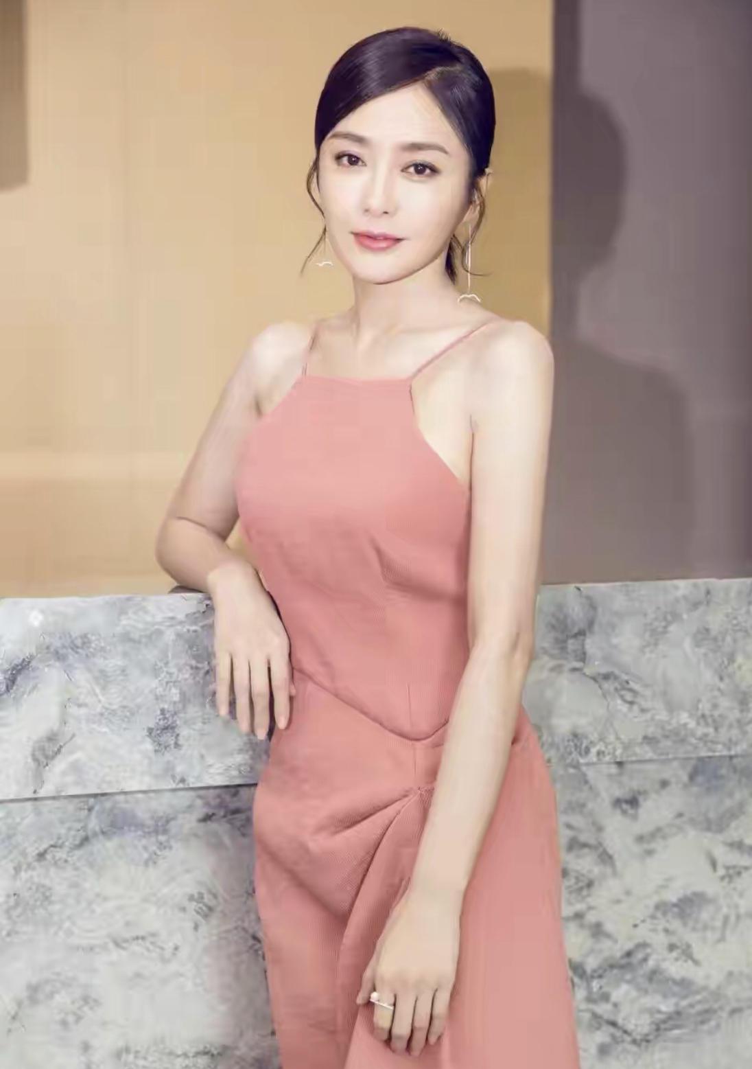 秦岚最新照片,科技魅力下的璀璨新星,展现前沿生活艺术风采