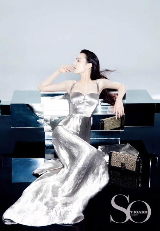 迪丽热巴最新杂志图片,迪丽热巴最新杂志图片,时尚潮流与公众关注焦点