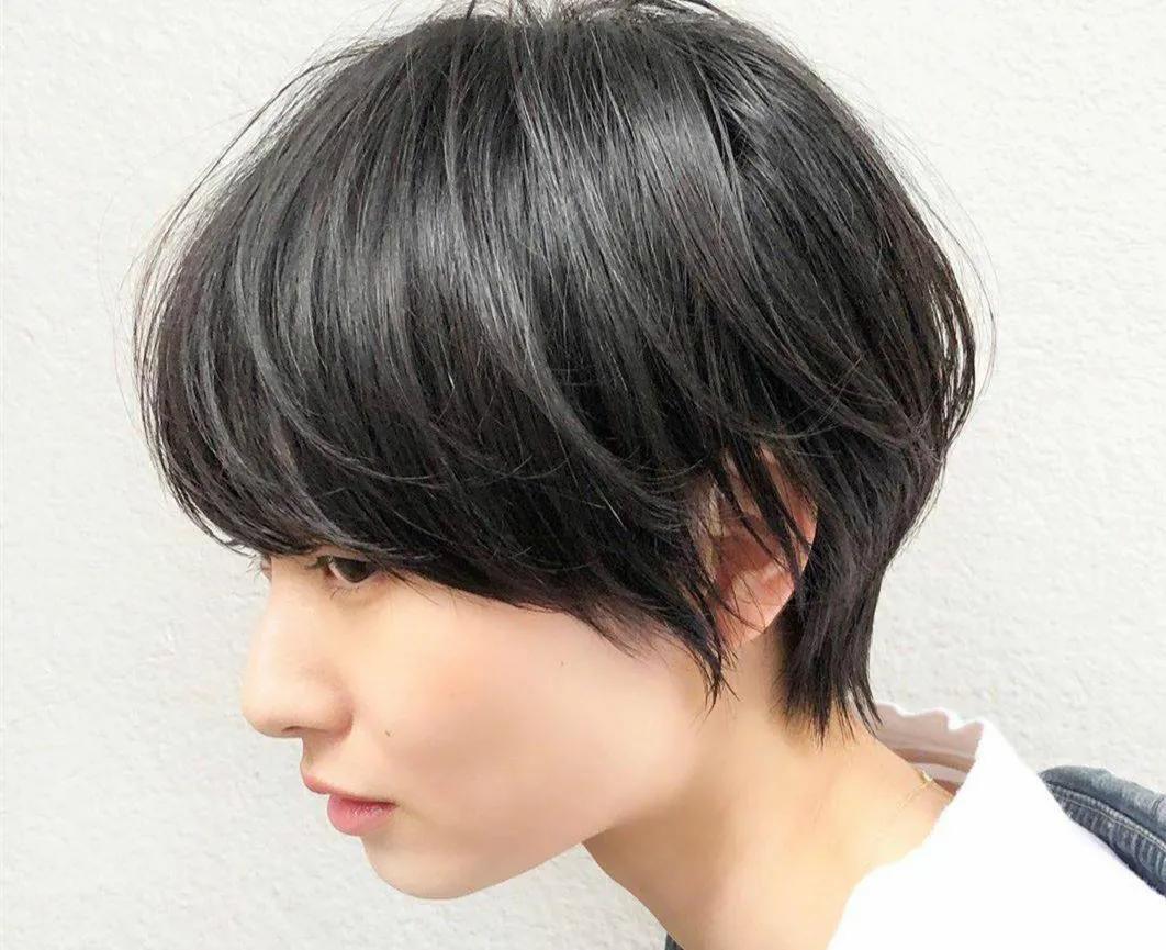 最新潮流发型女短发,小巷秘密秀发工坊引领时尚风潮