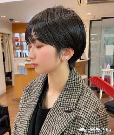 最新潮流发型女短发,小巷秘密秀发工坊引领时尚风潮