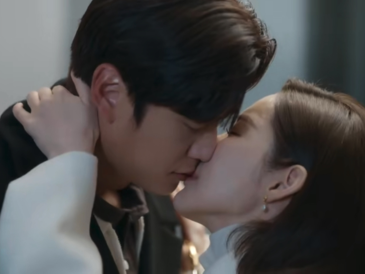 最新电视剧吻戏2024,最新电视剧吻戏2024,情感交融的艺术展现
