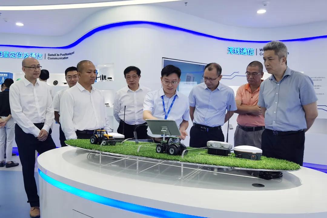 华信电子集团最新动态揭秘??