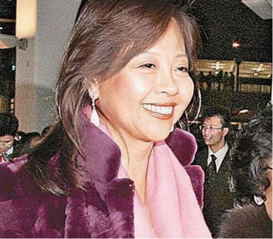 罗艳芳最新动态,揭开面纱下的新篇章揭秘