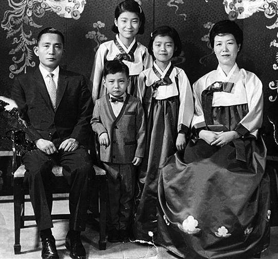 韩国朴总统最新动态与小巷美食探秘之旅