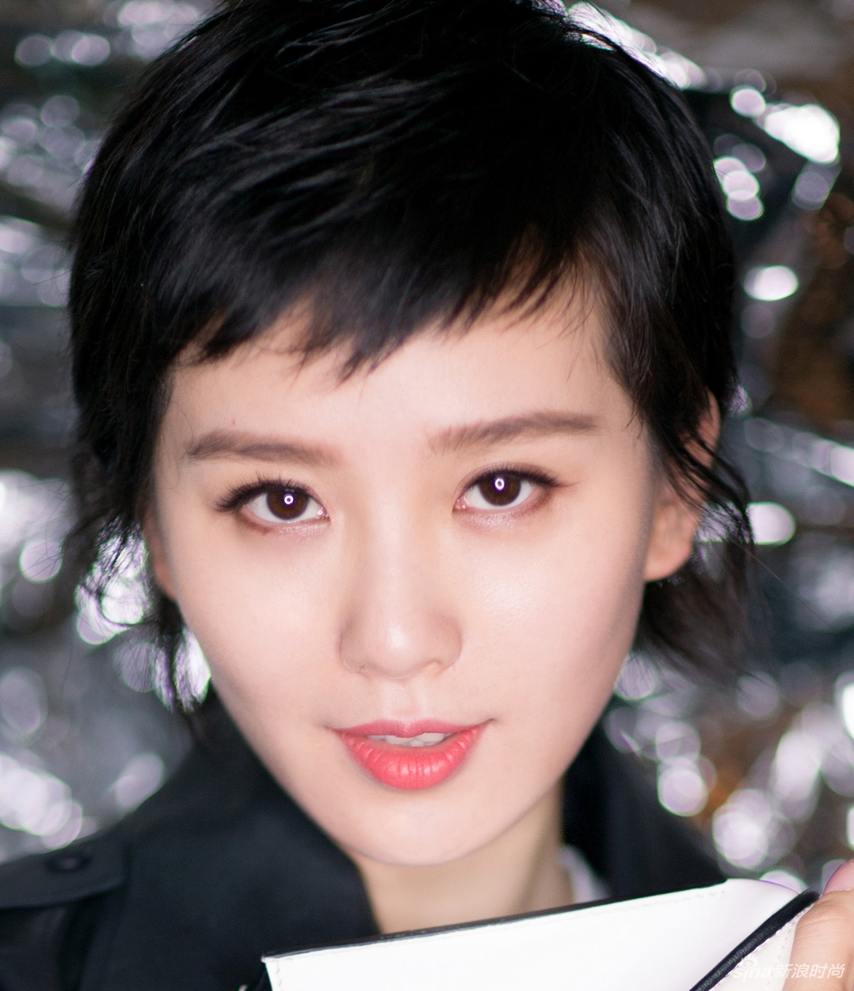 刘诗诗最新短发造型，时尚魅力惊艳四座！