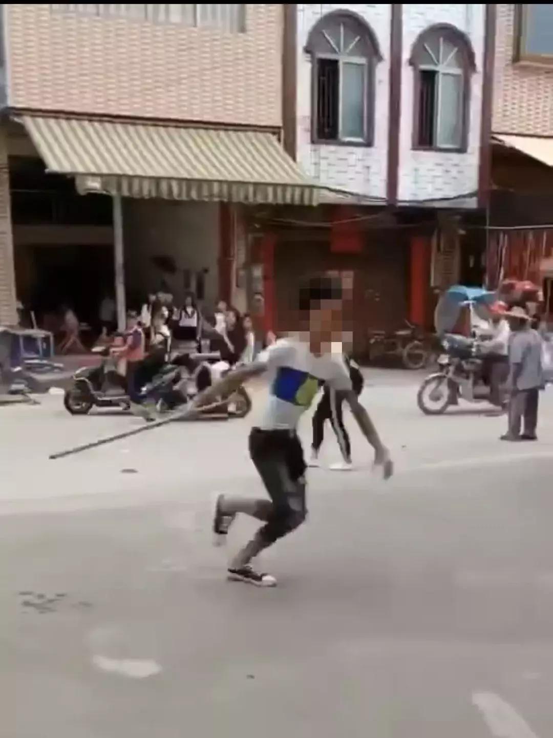 都安车祸视频最新动态与小巷风情小店揭秘