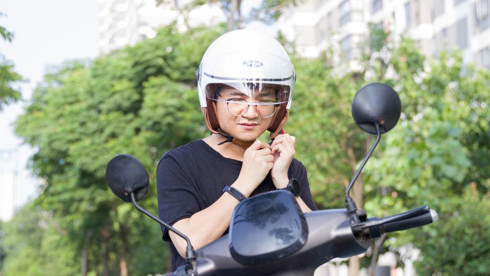 戴头盔最新，自然美景轻松探索之旅