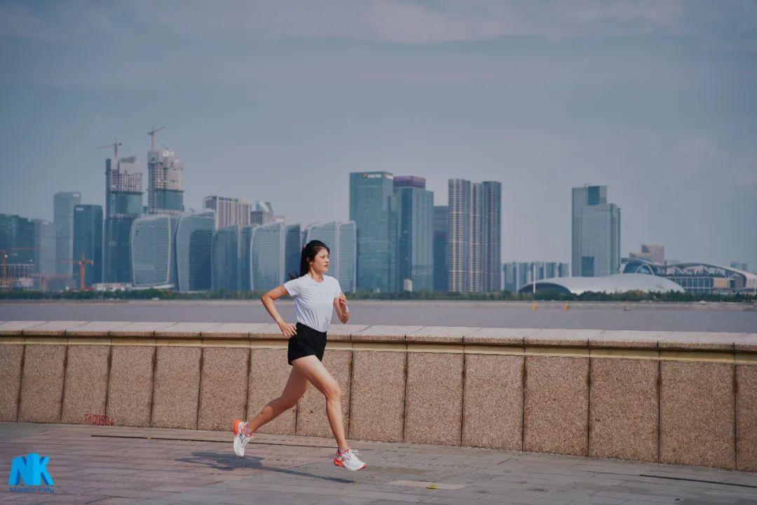 安踏最新动态，创新拓展，持续领先的运动品牌之旅