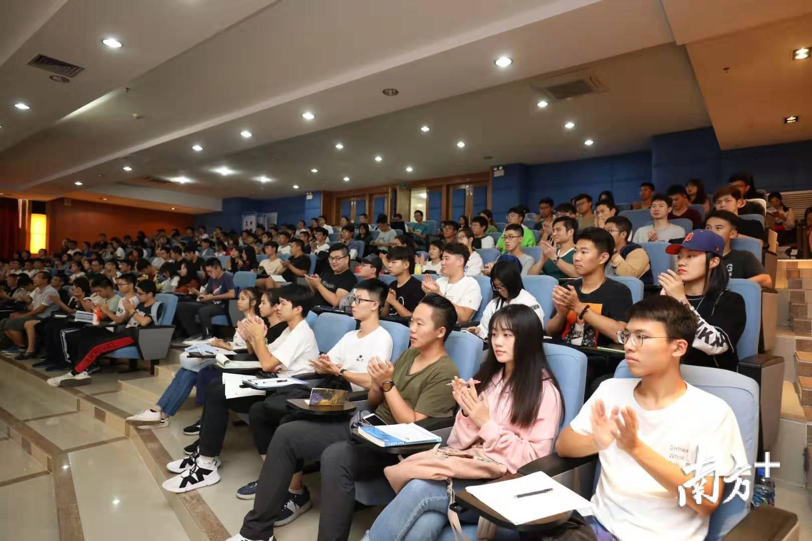 今晚澳门9点35分开奖结果,时代变革评估_内容版8.880