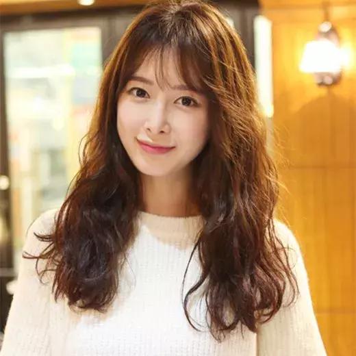 女最新烫发,女最新烫发，小巷深处的时尚秘密