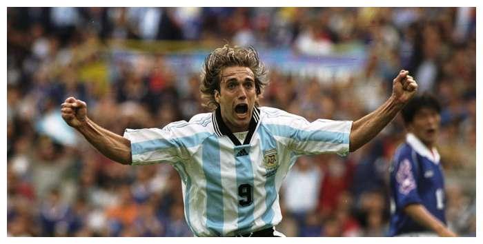 绿茵前锋最新动态揭秘,热血足球世界的激情与风采!