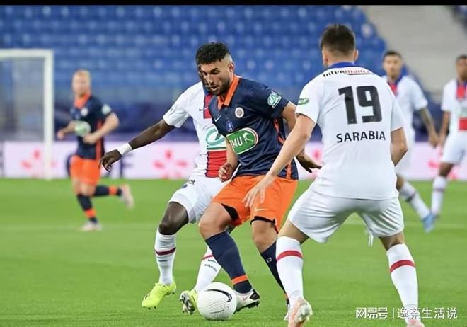 绿茵前锋最新动态揭秘,热血足球世界的激情与风采!