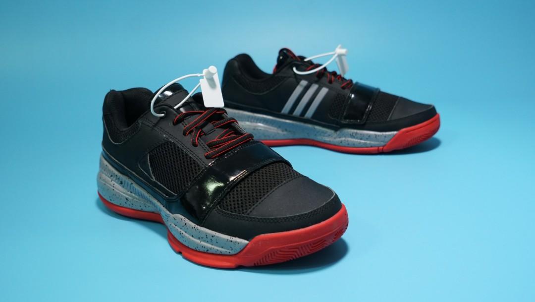 最新鞋测评，小明的奇幻鞋履之旅与友情的小确幸