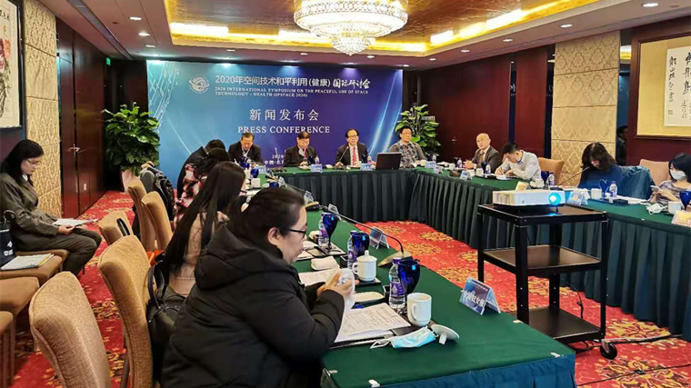 新澳门免费资料期期准235期,深入探讨方案策略_万能版32.302