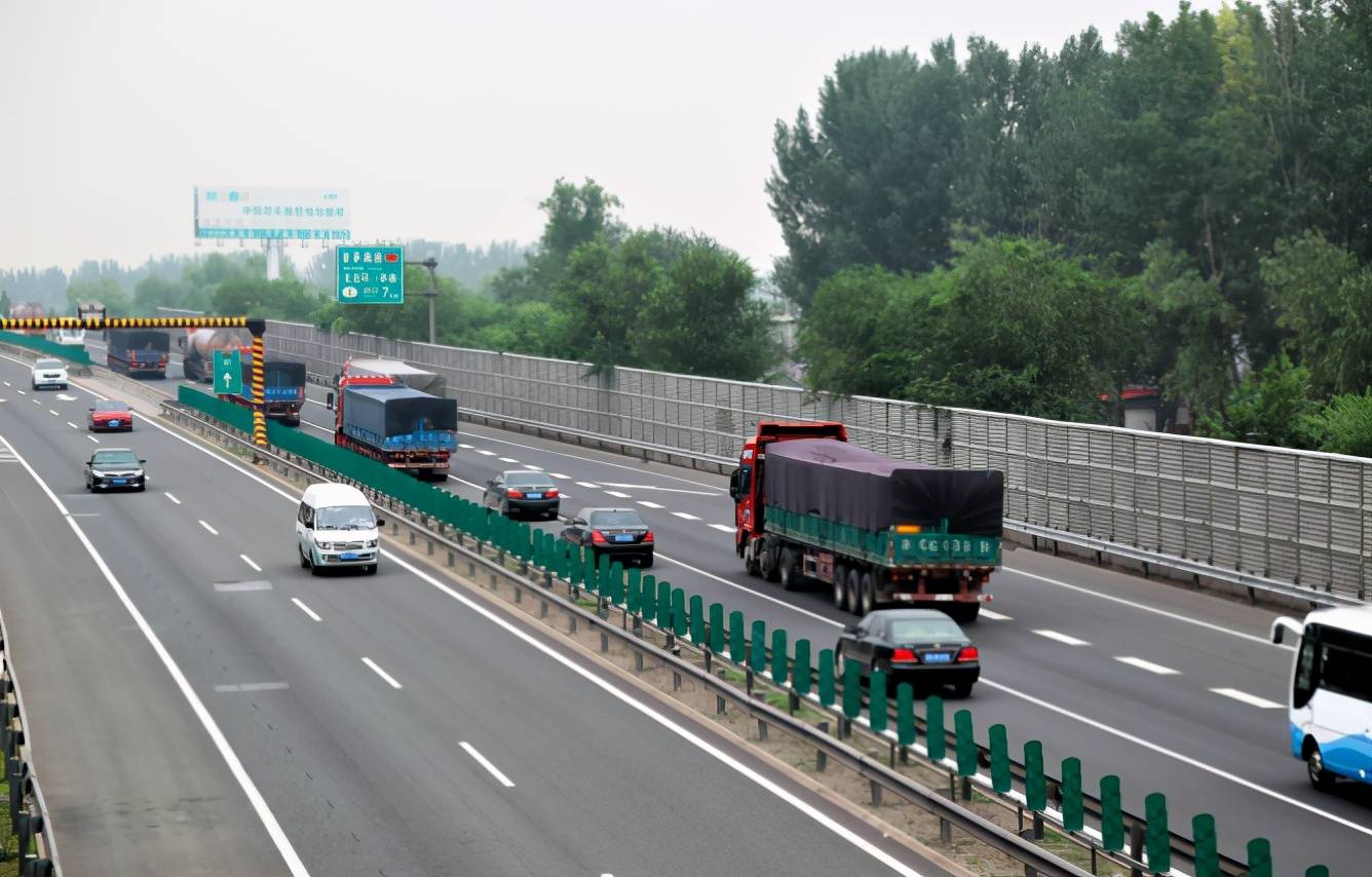 新澳门资料免费长期公开,2024,高速应对逻辑_便携版55.897