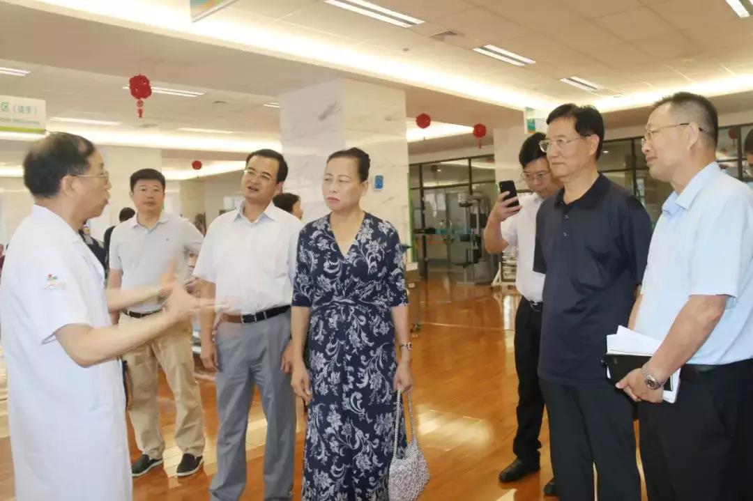 ?？谧钚滤浦行模厮茏晕遥孕牌鸷降穆贸烫逖? class=