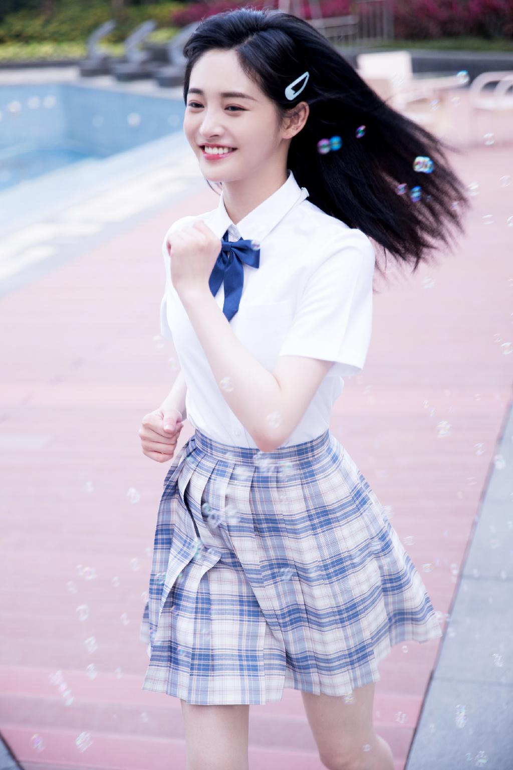 百褶裙时尚之旅，自信与成长的蜕变之路