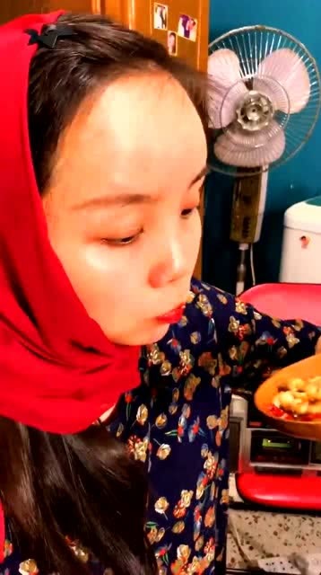 美食新星崛起,大姐吃播最新风采展示