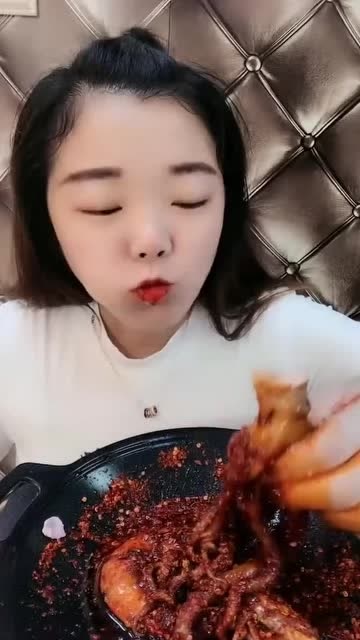 美食新星崛起,大姐吃播最新风采展示