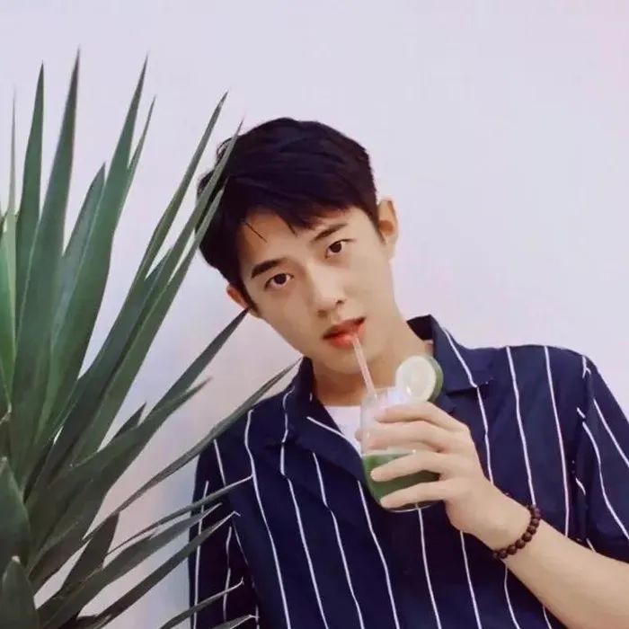 梁靖康最新阳光日常照片曝光,温暖瞬间捕捉瞬间心动