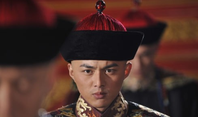 四爷演员的成长之路，变化、学习与自信的力量