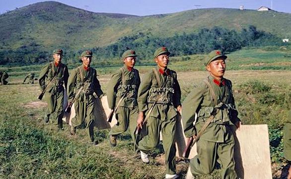 最新女性军装款式选择与搭配指南，时尚潮流引领潮流前线