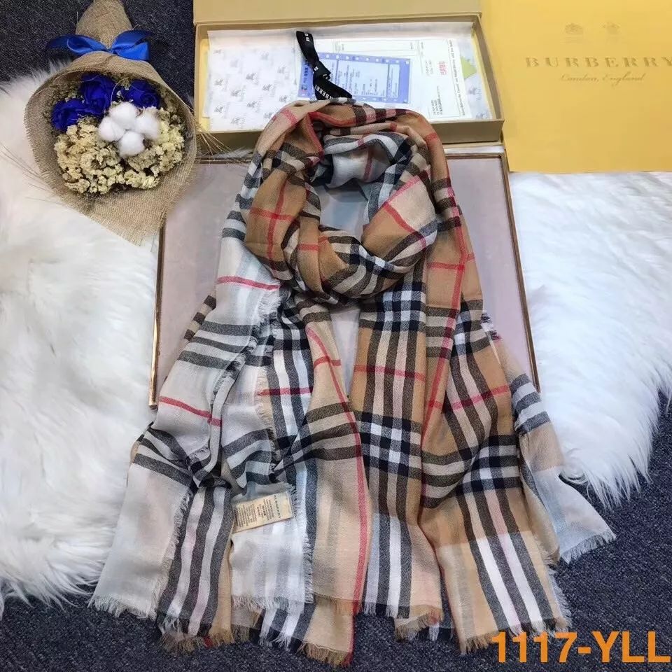 明星同款围巾，时尚必备配饰的魅力与潮流