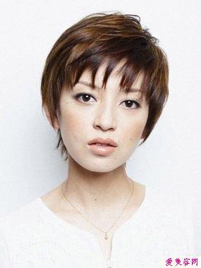 最新短发女性发型流行趋势与背后的温情故事