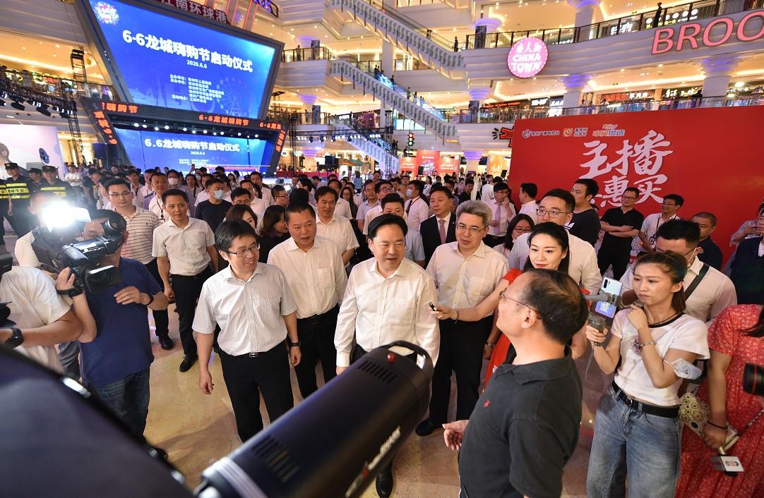 环球电视台探秘，小巷深处的特色小店与未知电视天地