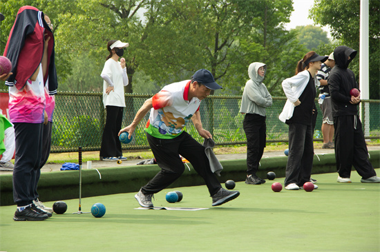 科技重塑掷球比赛，未来赛场新纪元体验！