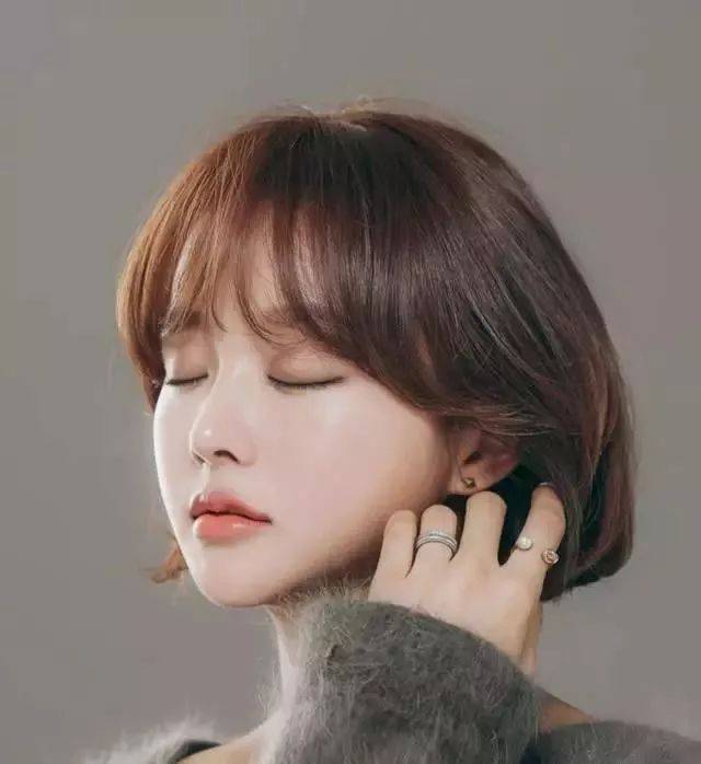 时尚短发造型盘点,打造潮流短发的秘诀与趋势解析