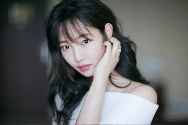 白姓明星的星光璀璨，多元展现的魅力