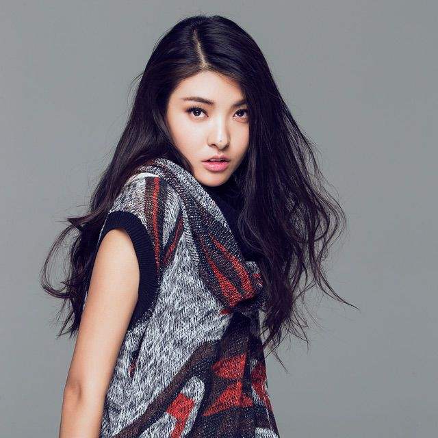 旺卓措最新写真,闪耀星光,时代之光之美貌展现