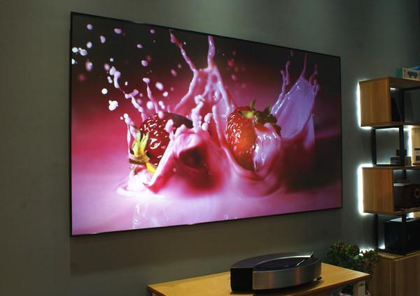 激光电视，点亮生活的智慧之光，赋予力量与自信之选