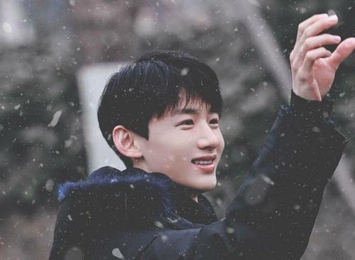 名字带乐的明星，成长之路上的变化、学习与自信的力量