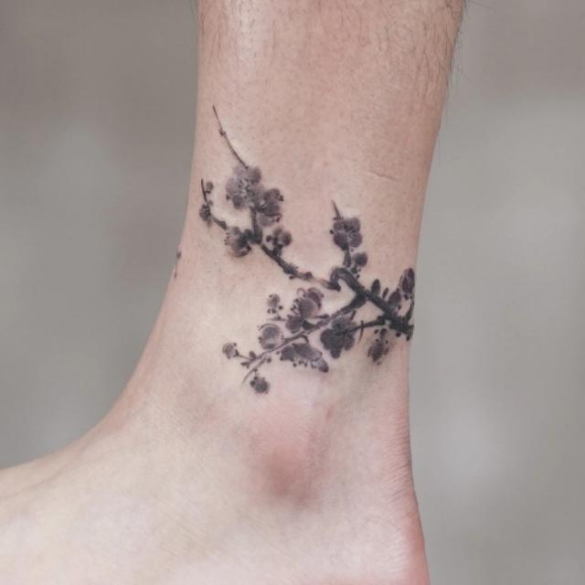 时尚还是冒险？揭秘2016年流行脚踝纹身图案