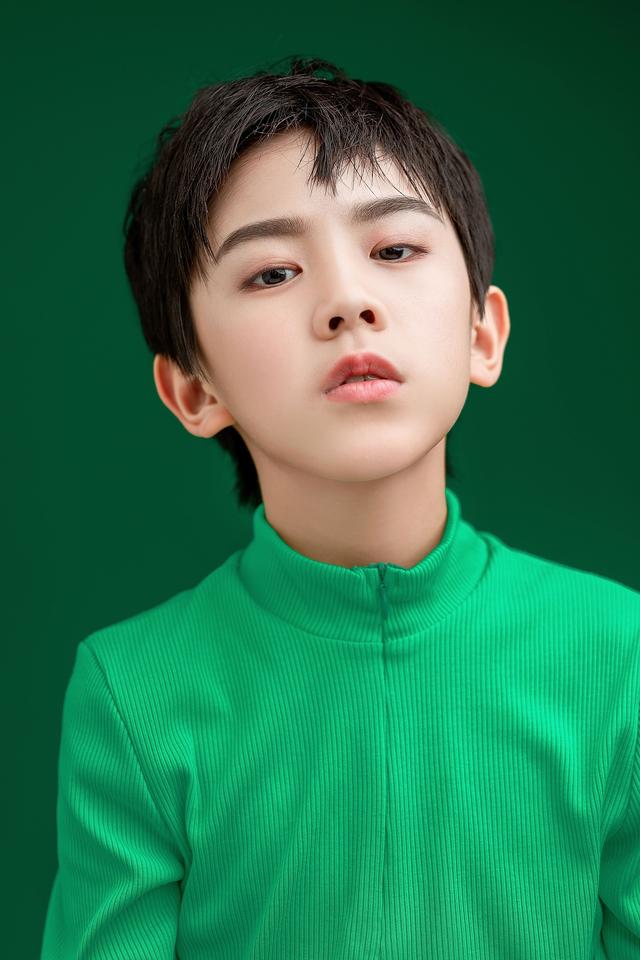 科技与艺术融合之作，演员肖添仁专属高科技产品重磅推出