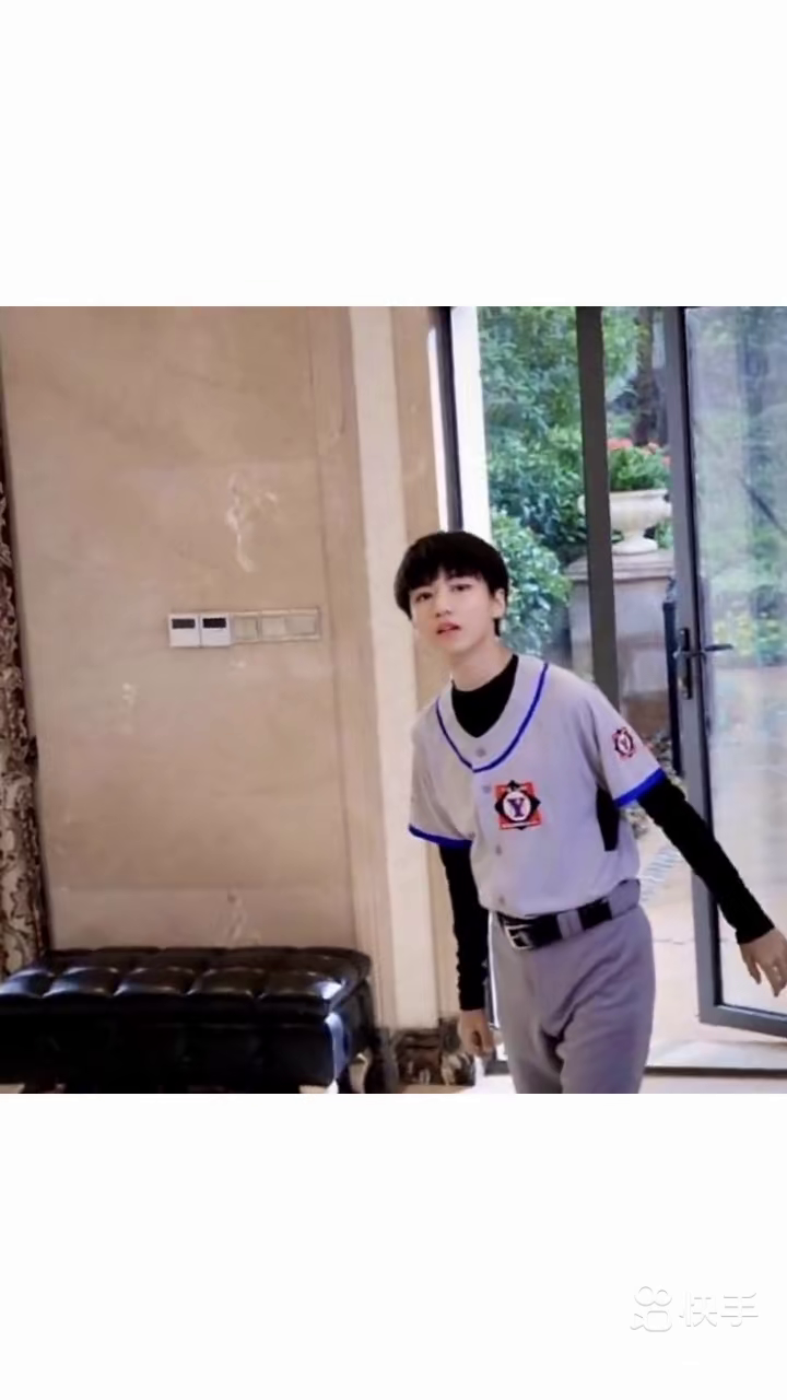 王俊凯最新照片集，多维偶像魅力深度探析