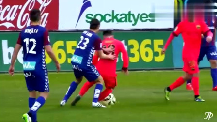 精彩足球比赛与小巷中的惊喜宝藏