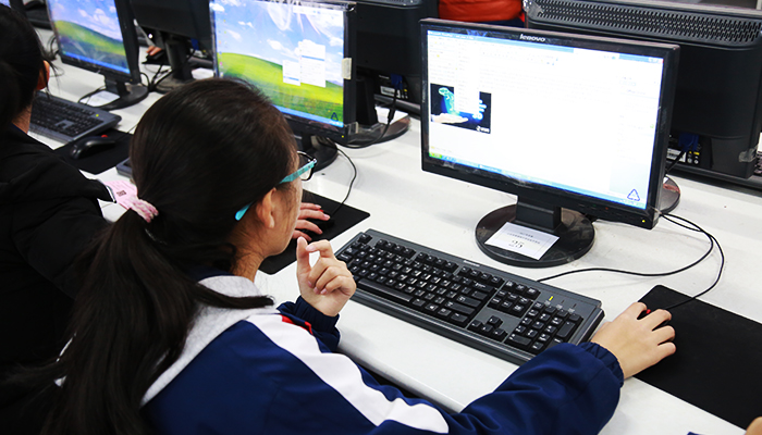 电脑比赛精彩瞬间——欢笑与爱的竞技之旅