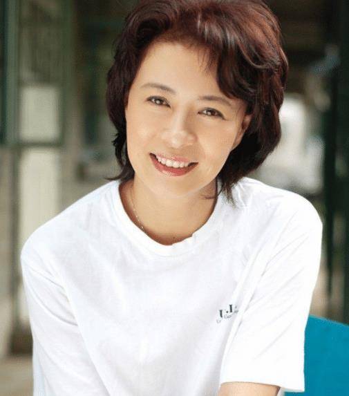 星光下的演员刘佳，小巷特色小店的隐藏故事与人生轨迹